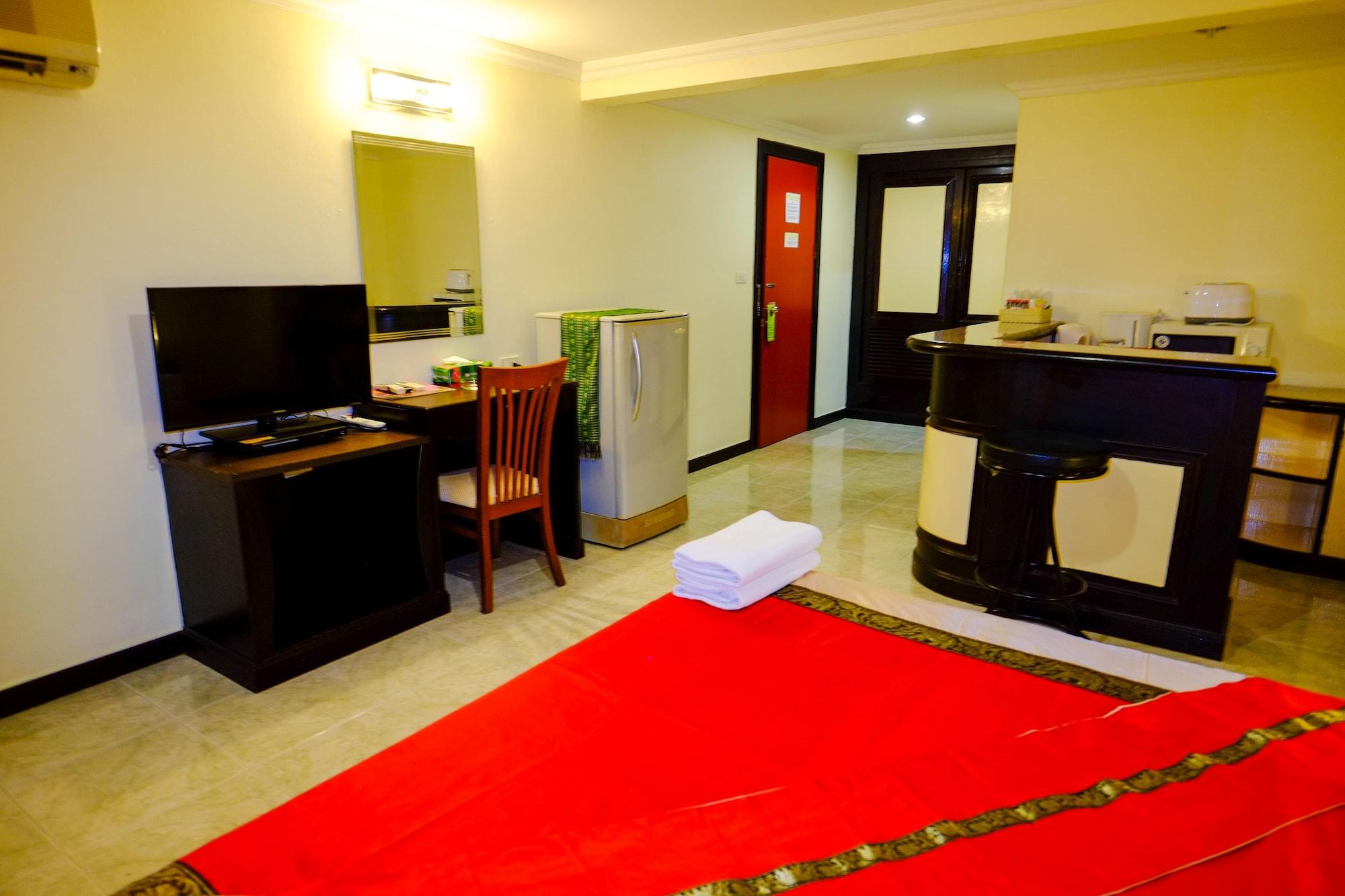 Adonis Guest House Patong Exterior foto