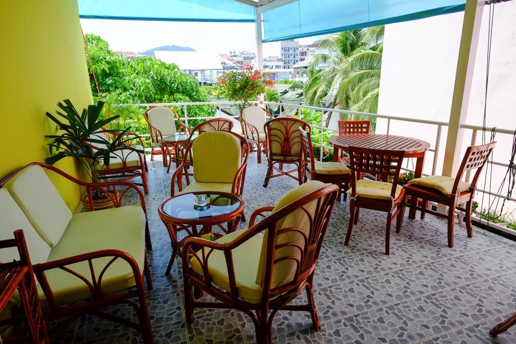 Adonis Guest House Patong Exterior foto