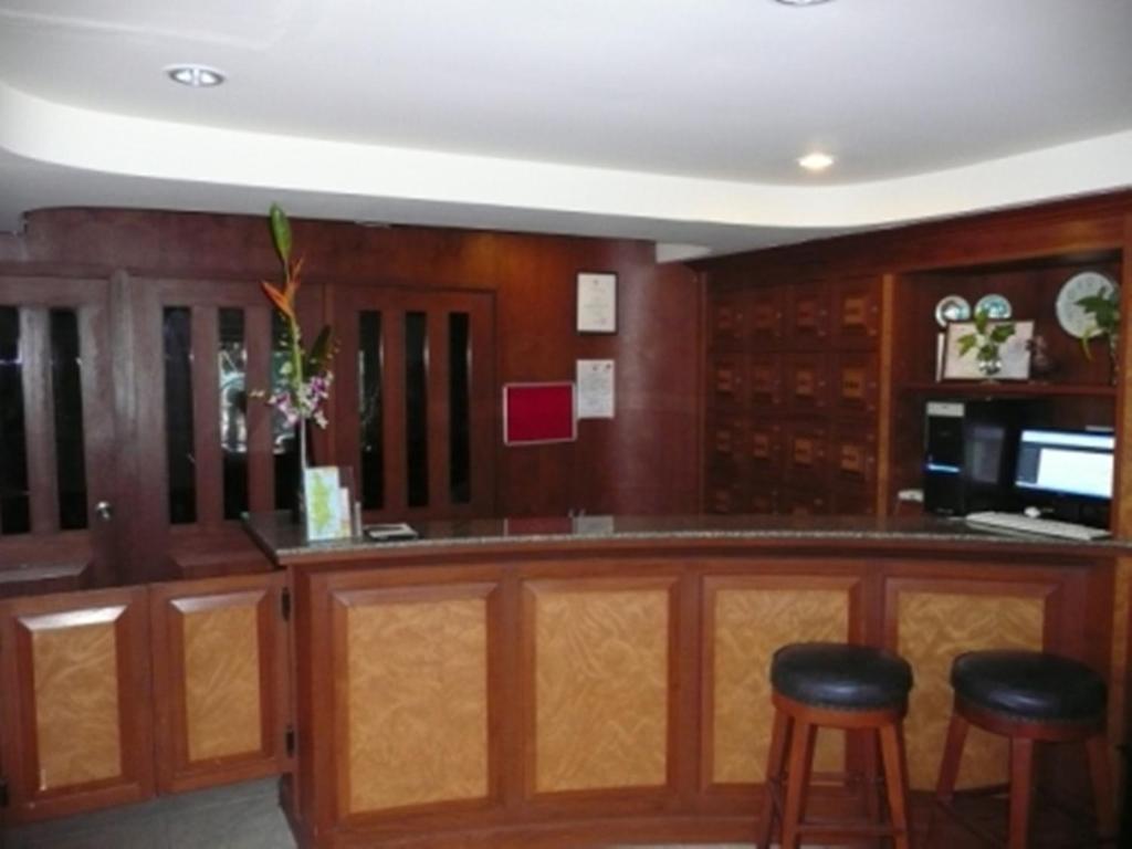 Adonis Guest House Patong Exterior foto