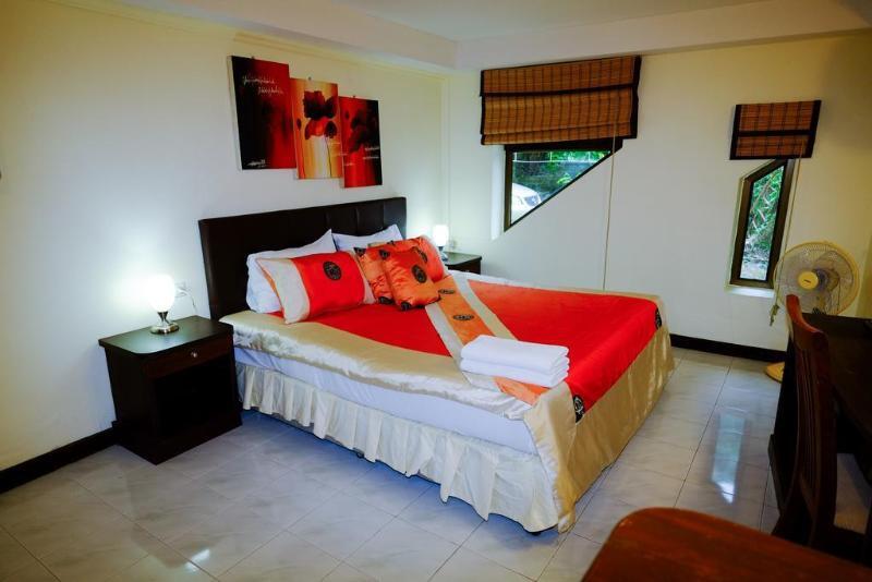 Adonis Guest House Patong Exterior foto